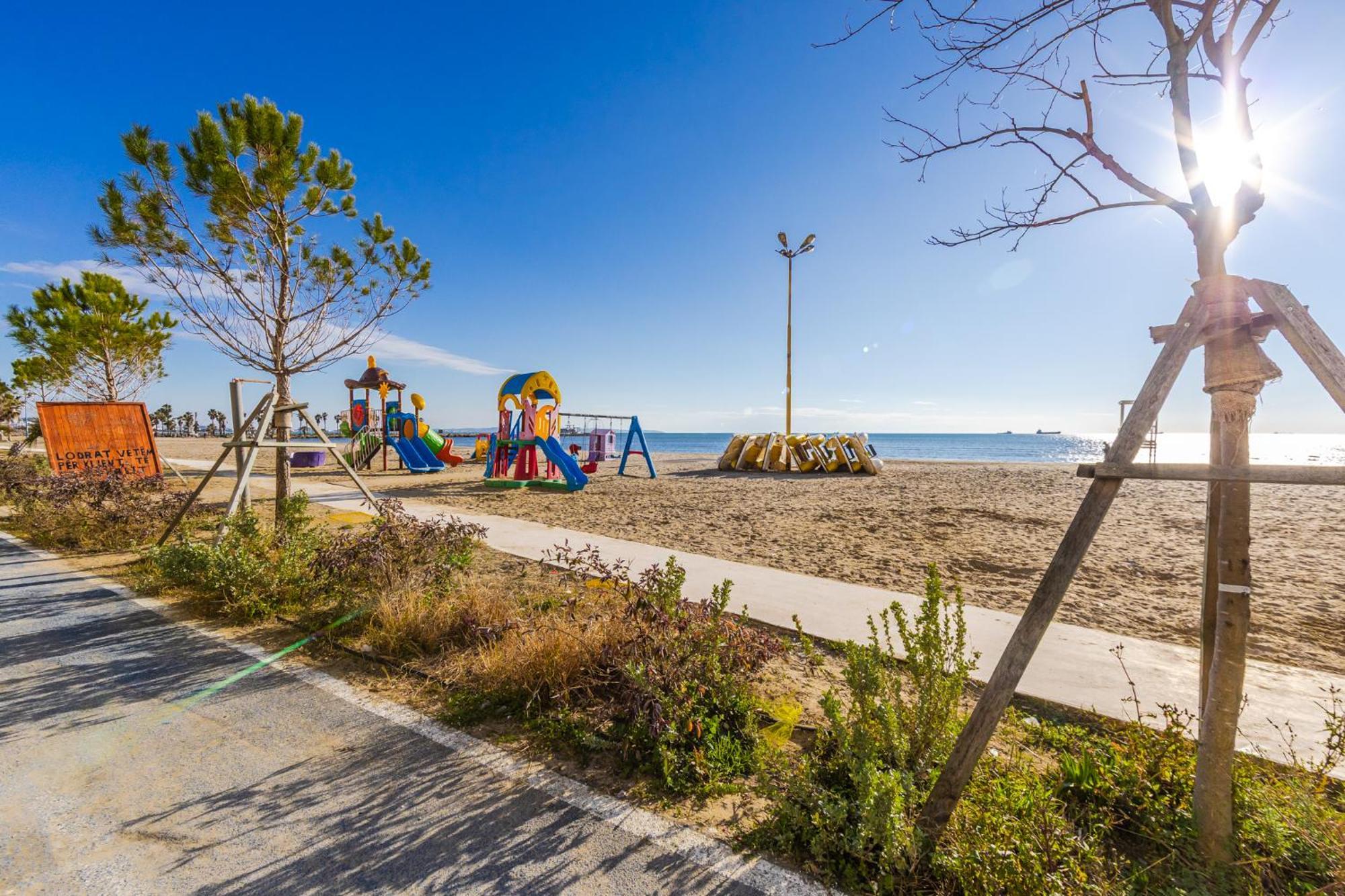 The Beachfront Apartment Durres Exterior photo