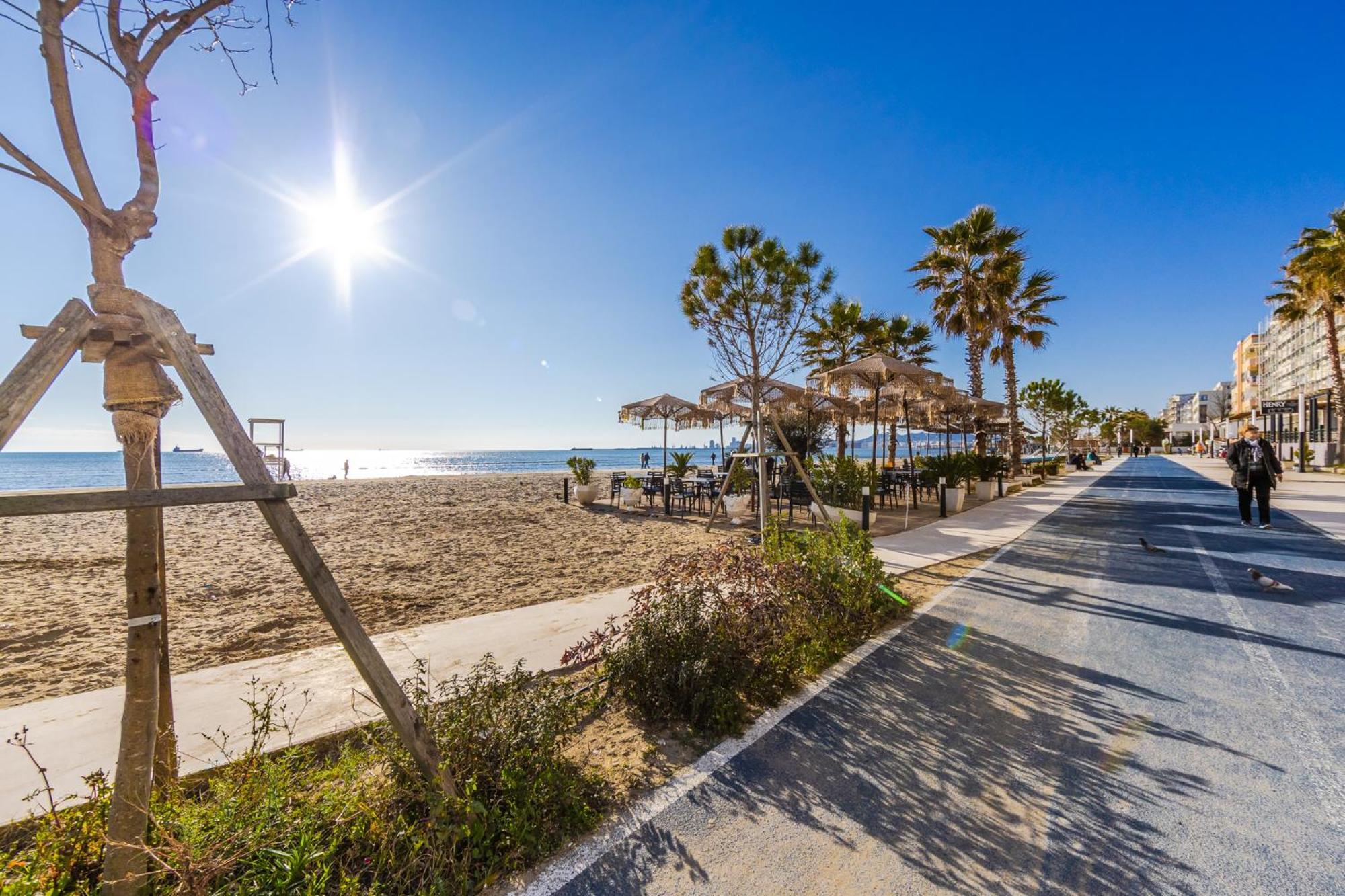 The Beachfront Apartment Durres Exterior photo