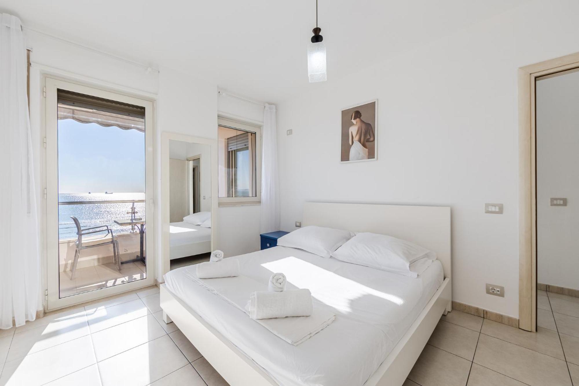 The Beachfront Apartment Durres Exterior photo